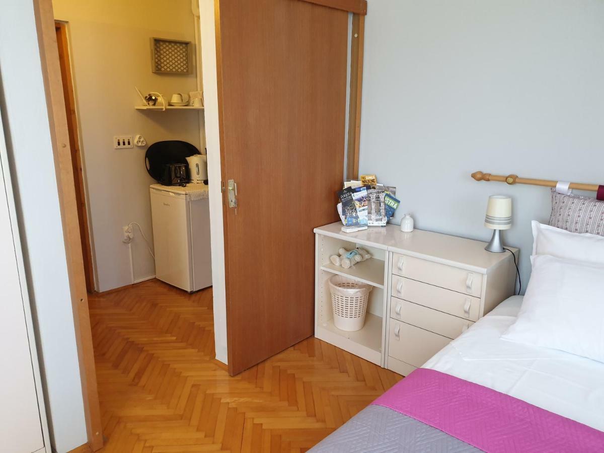 Room Bm Pula Exteriör bild