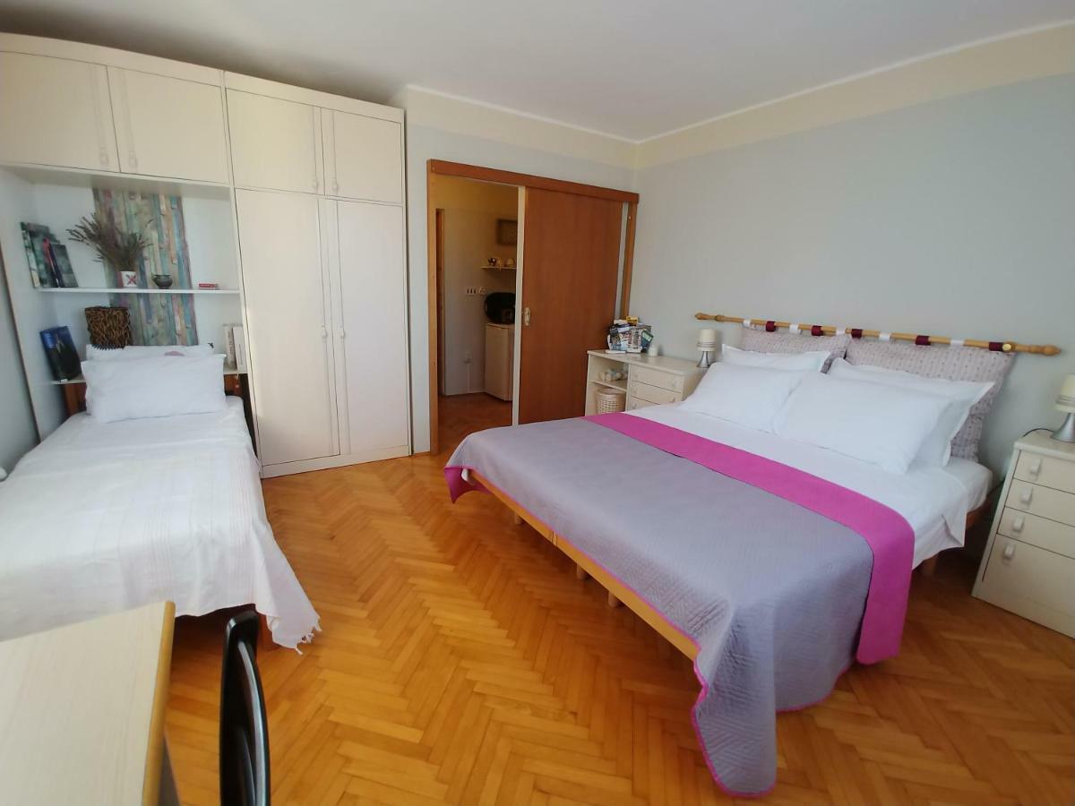 Room Bm Pula Exteriör bild