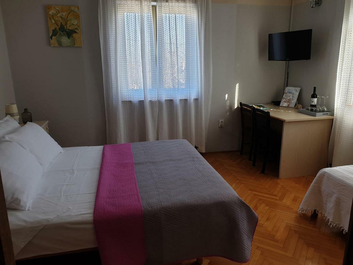 Room Bm Pula Exteriör bild