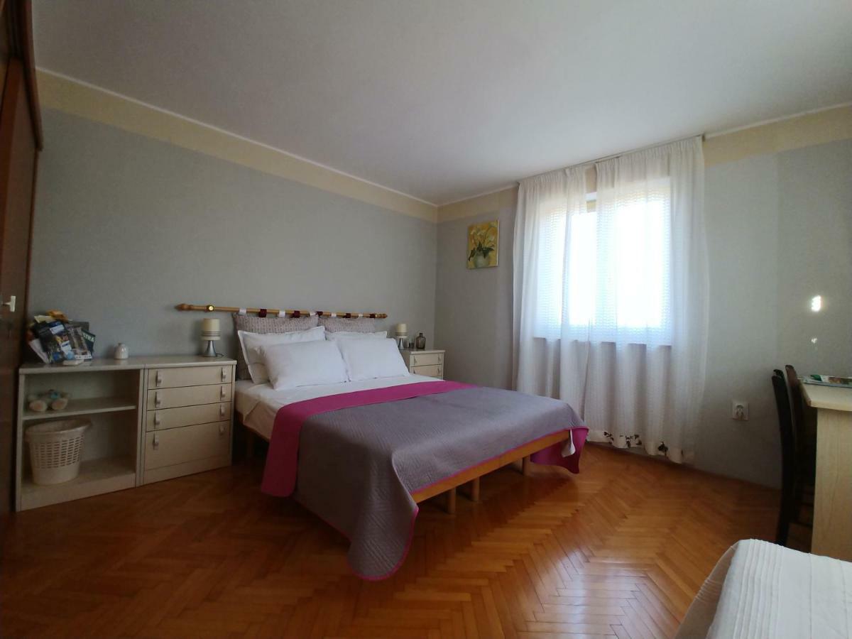 Room Bm Pula Exteriör bild
